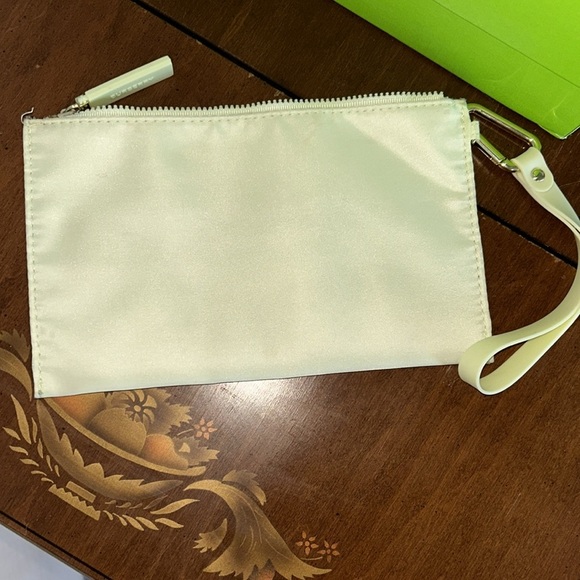 Authentic Burberry light lime green Wristlet - Picture 6 of 8